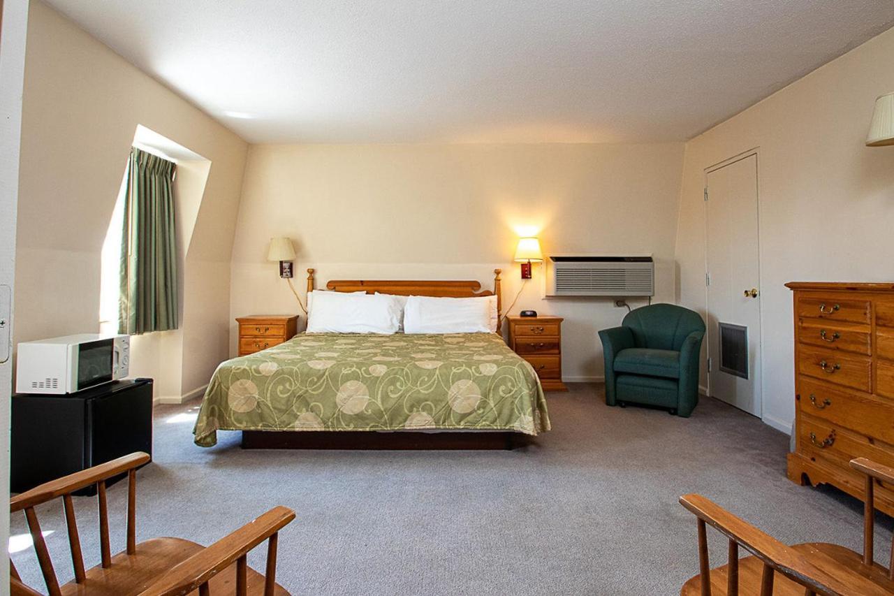 Country Squire Inn And Suites Coshocton Екстериор снимка