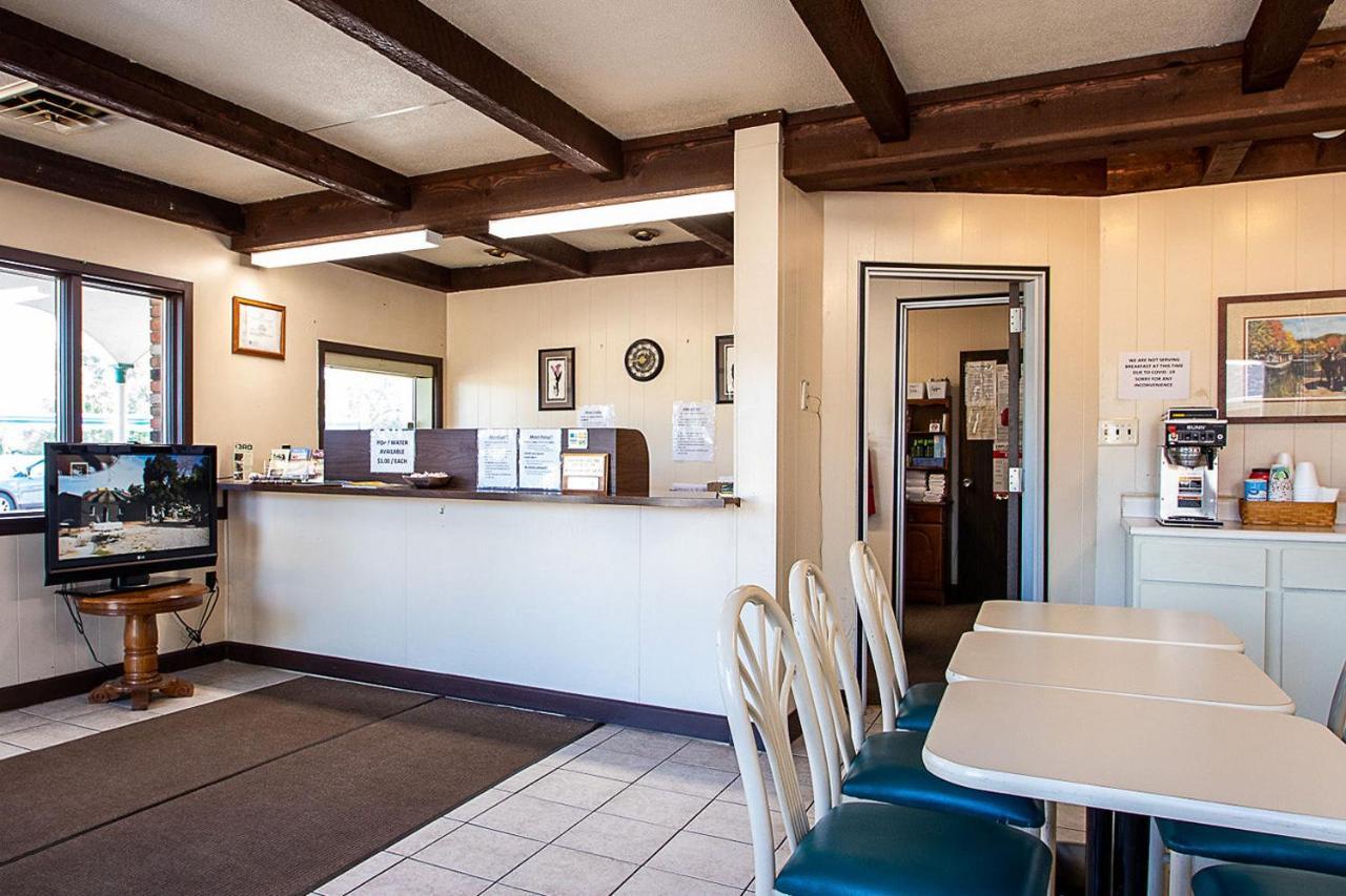 Country Squire Inn And Suites Coshocton Екстериор снимка
