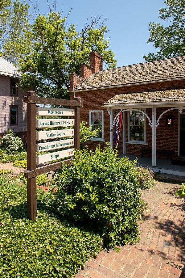 Country Squire Inn And Suites Coshocton Екстериор снимка