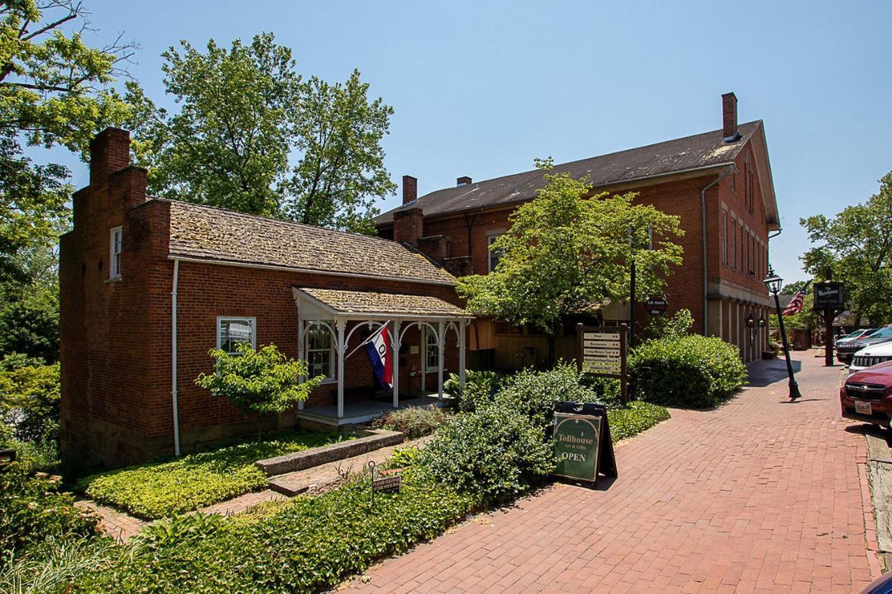 Country Squire Inn And Suites Coshocton Екстериор снимка