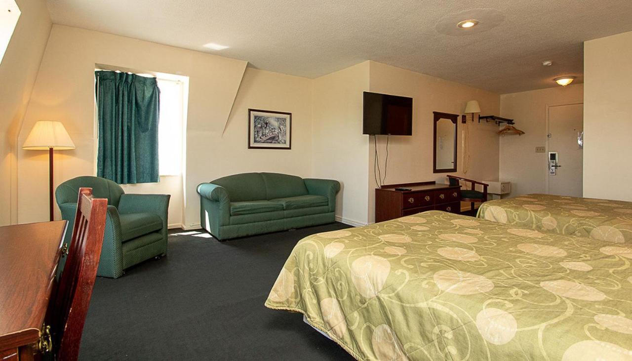 Country Squire Inn And Suites Coshocton Екстериор снимка