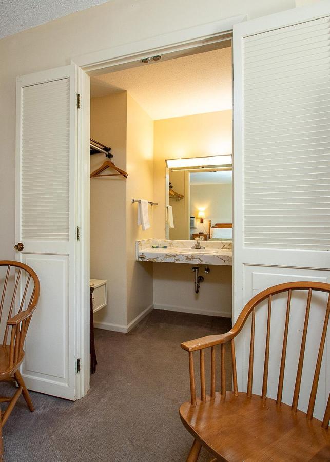 Country Squire Inn And Suites Coshocton Екстериор снимка