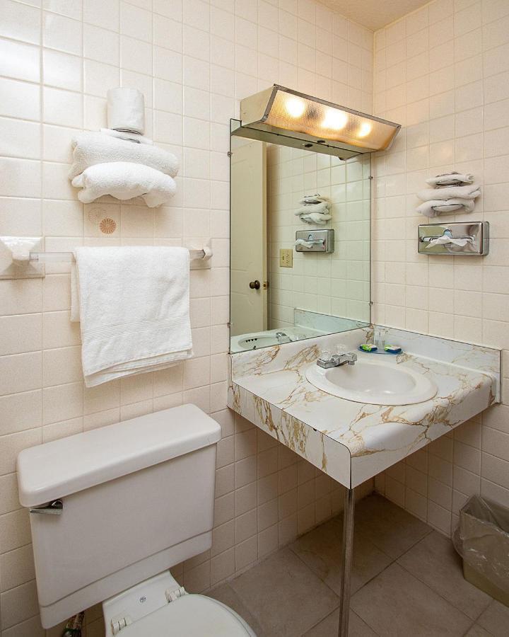 Country Squire Inn And Suites Coshocton Екстериор снимка