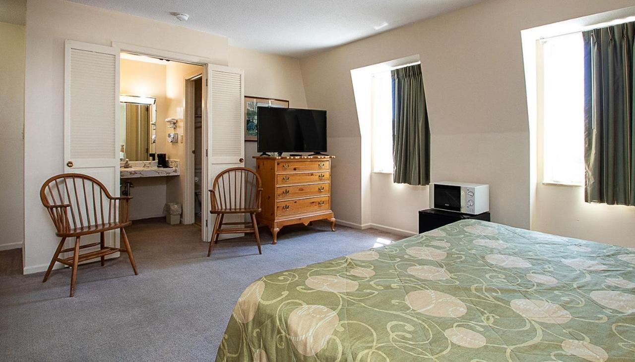Country Squire Inn And Suites Coshocton Екстериор снимка